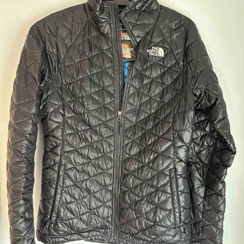 North Face Quilted Lightweight Black Women's XS Jacket-Interior Bright Floral!